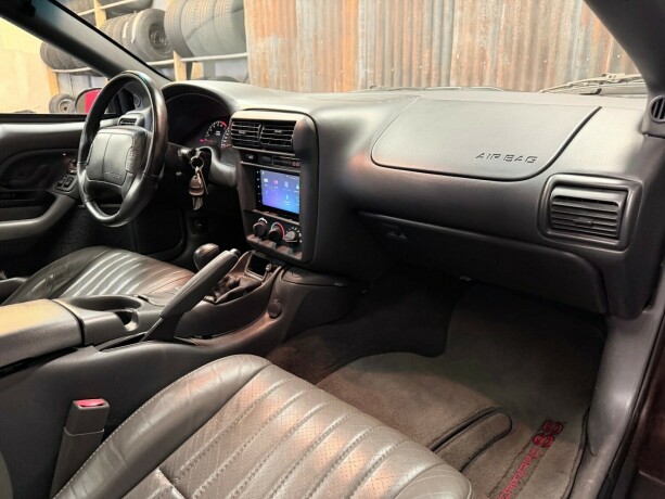 chevrolet-camaro-bensin-2000-big-28