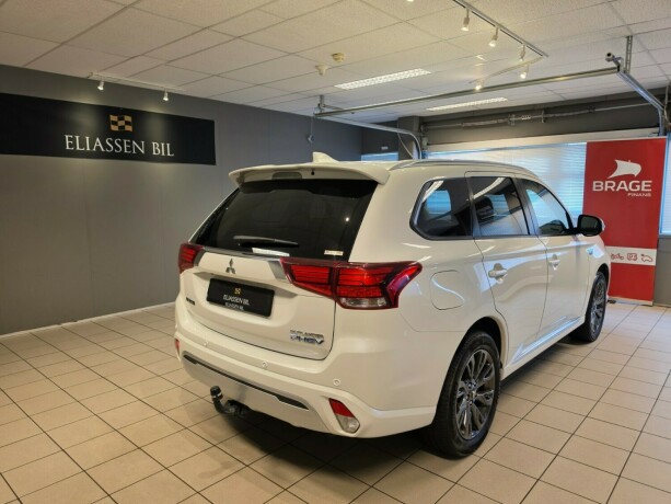 mitsubishi-outlander-plug-in-petrol-2019-big-5