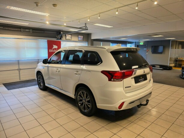 mitsubishi-outlander-plug-in-petrol-2019-big-6