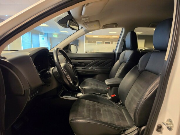 mitsubishi-outlander-plug-in-petrol-2019-big-18