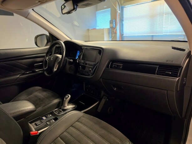 mitsubishi-outlander-plug-in-petrol-2019-big-12