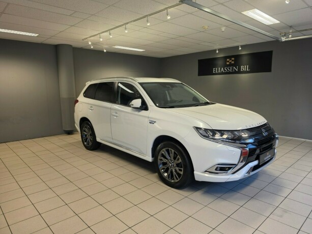 mitsubishi-outlander-plug-in-petrol-2019-big-0