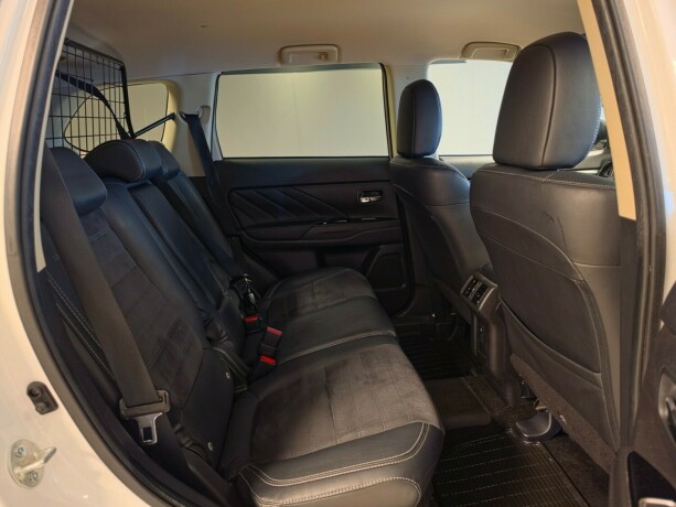 mitsubishi-outlander-plug-in-petrol-2019-big-15