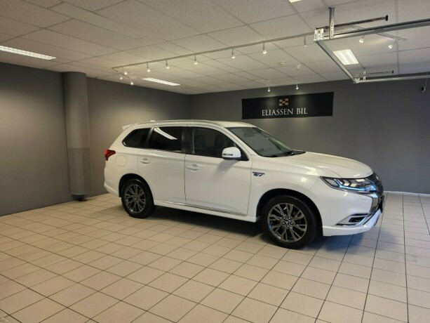 mitsubishi-outlander-plug-in-petrol-2019-big-2