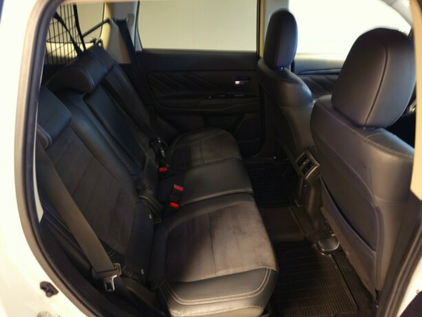 mitsubishi-outlander-plug-in-petrol-2019-big-16