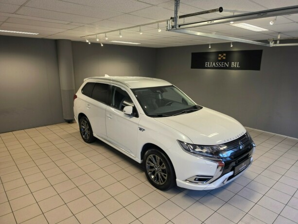 mitsubishi-outlander-plug-in-petrol-2019-big-1