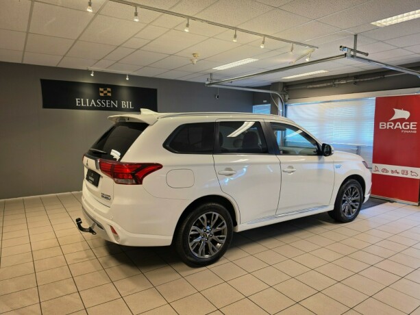 mitsubishi-outlander-plug-in-petrol-2019-big-4