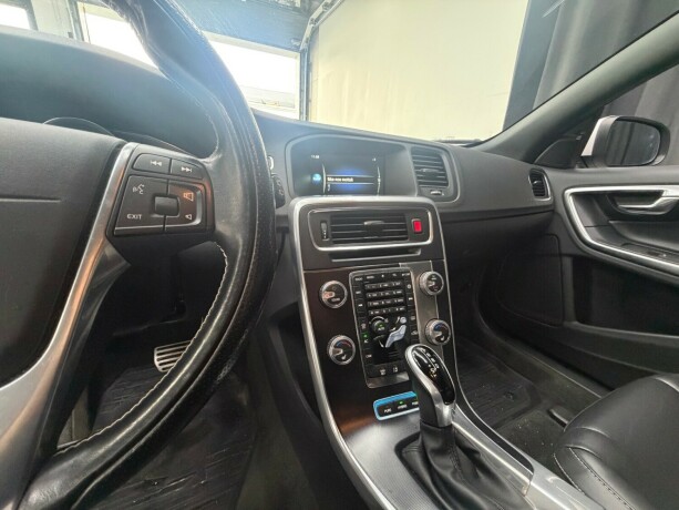 volvo-v60-elektrisitetdiesel-2017-big-21