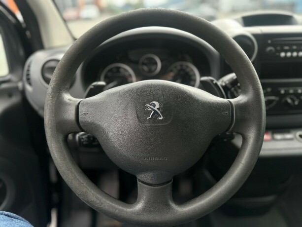 peugeot-partner-diesel-2012-big-17