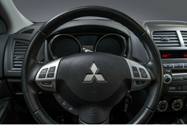 mitsubishi-asx-bensin-2012-big-10