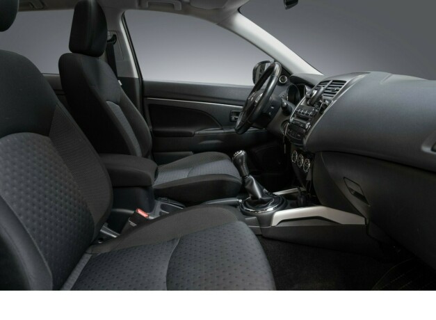 mitsubishi-asx-bensin-2012-big-17