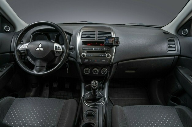mitsubishi-asx-bensin-2012-big-9