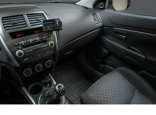 mitsubishi-asx-bensin-2012-big-11