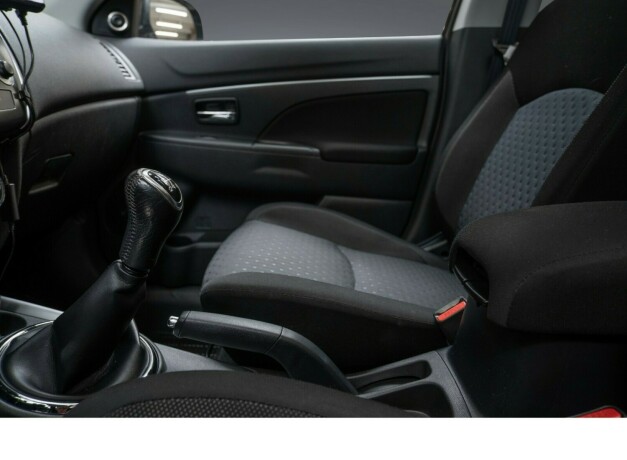 mitsubishi-asx-bensin-2012-big-19