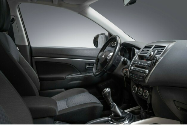 mitsubishi-asx-bensin-2012-big-18