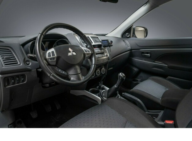 mitsubishi-asx-bensin-2012-big-15