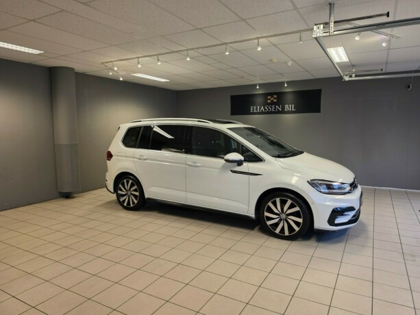 volkswagen-touran-bensin-2017-big-2