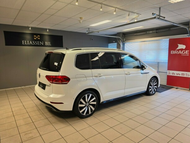 volkswagen-touran-bensin-2017-big-4