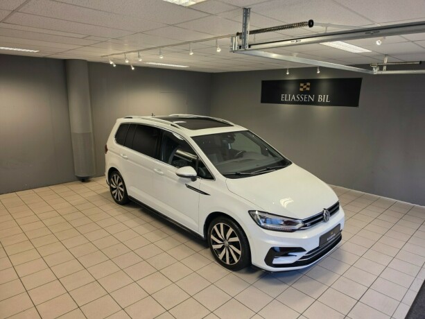 volkswagen-touran-bensin-2017-big-1