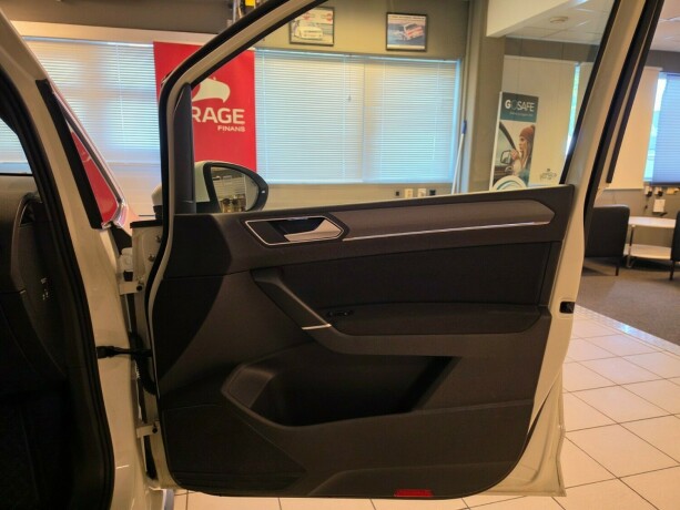 volkswagen-touran-bensin-2017-big-18