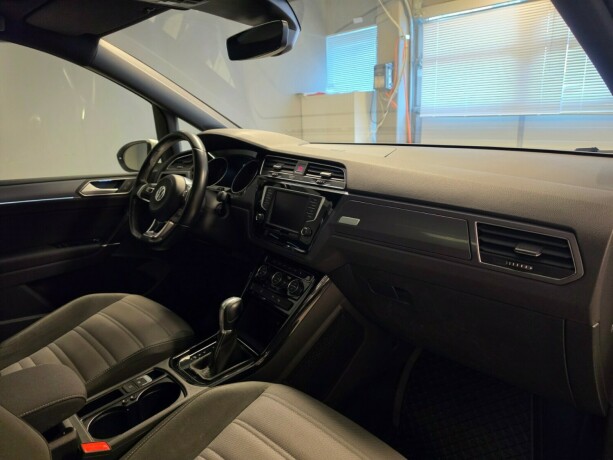 volkswagen-touran-bensin-2017-big-15