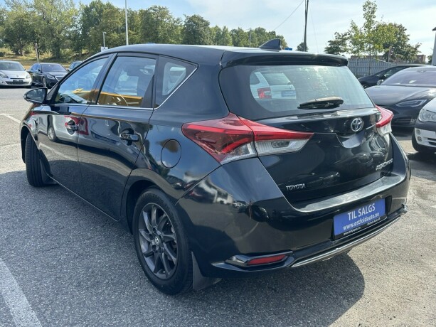 toyota-auris-elektrisitetbensin-2016-big-5