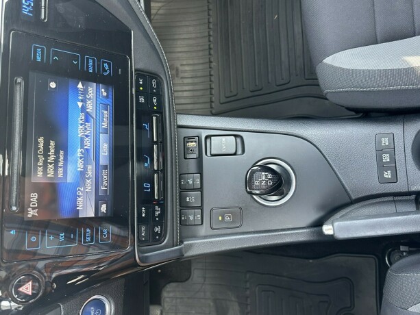 toyota-auris-elektrisitetbensin-2016-big-15