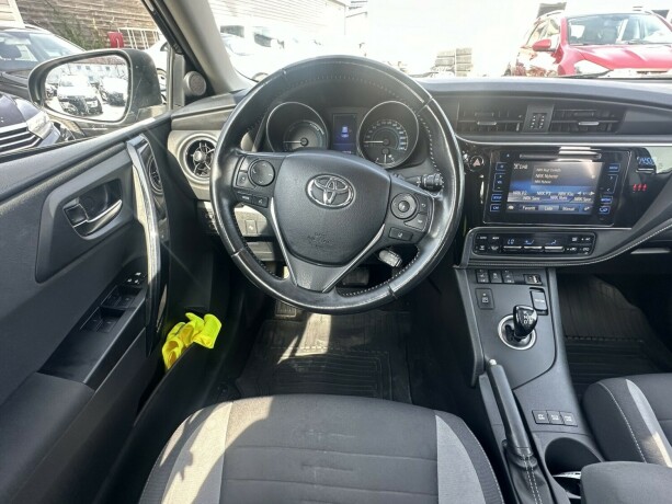 toyota-auris-elektrisitetbensin-2016-big-9