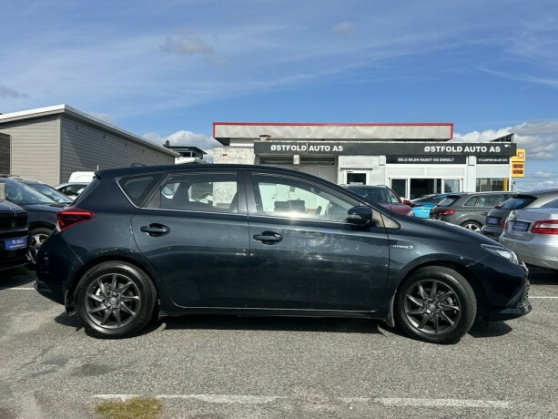 toyota-auris-elektrisitetbensin-2016-big-3