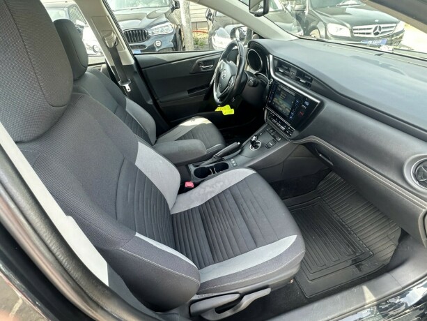 toyota-auris-elektrisitetbensin-2016-big-10