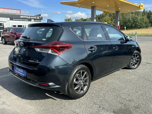 toyota-auris-elektrisitetbensin-2016-big-4