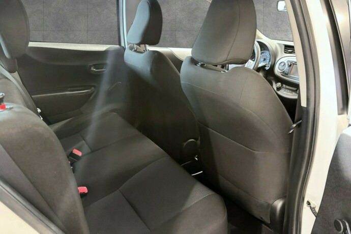 toyota-yaris-elektrisitetbensin-2013-big-12