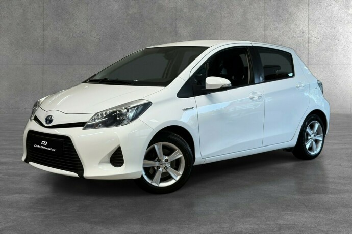 toyota-yaris-elektrisitetbensin-2013-big-1