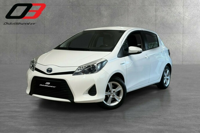toyota-yaris-elektrisitetbensin-2013-big-0