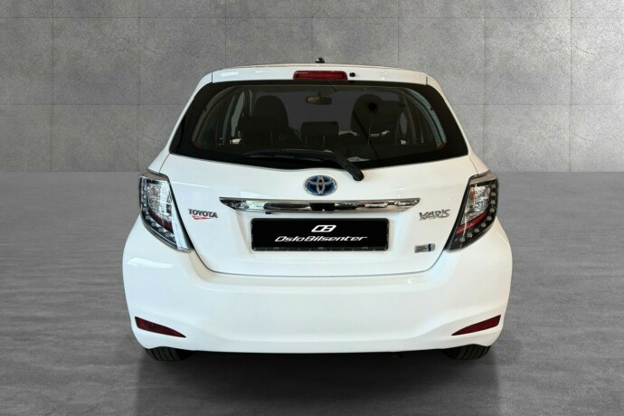 toyota-yaris-elektrisitetbensin-2013-big-4