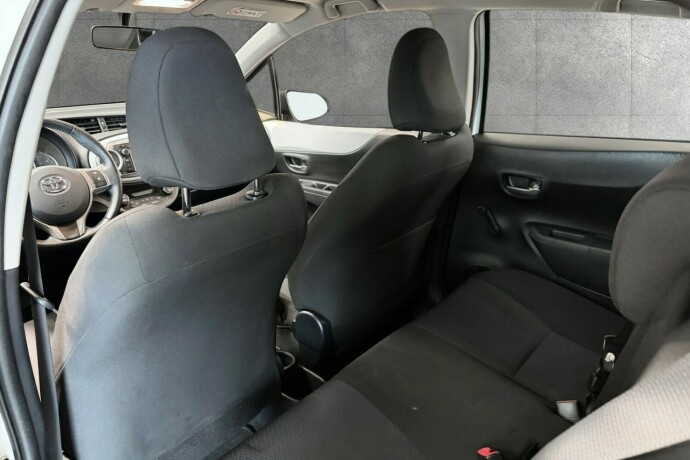 toyota-yaris-elektrisitetbensin-2013-big-11