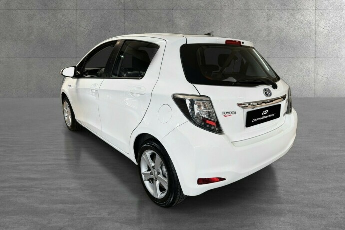 toyota-yaris-elektrisitetbensin-2013-big-3