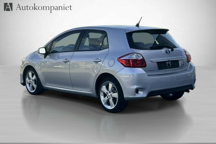 toyota-auris-elektrisitetbensin-2011-big-6