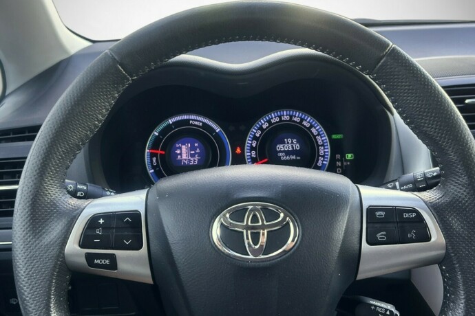 toyota-auris-elektrisitetbensin-2011-big-8