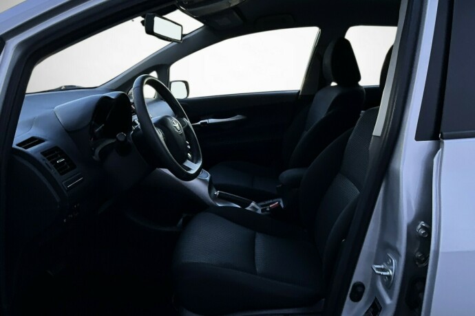 toyota-auris-elektrisitetbensin-2011-big-13