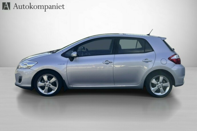 toyota-auris-elektrisitetbensin-2011-big-4