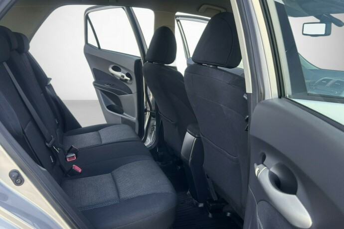 toyota-auris-elektrisitetbensin-2011-big-17