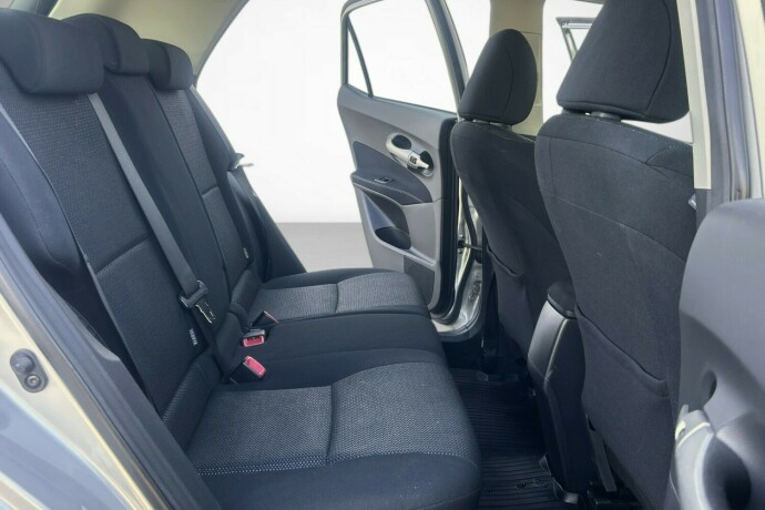 toyota-auris-elektrisitetbensin-2011-big-18