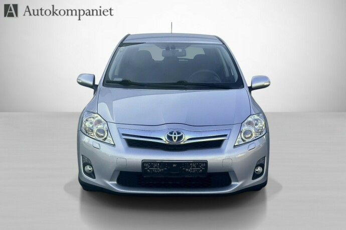 toyota-auris-elektrisitetbensin-2011-big-5
