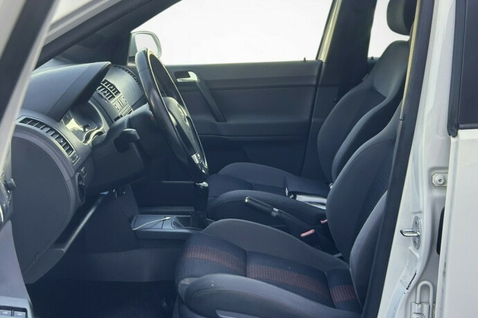 volkswagen-polo-bensin-2009-big-11