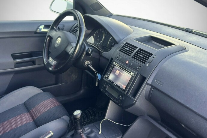 volkswagen-polo-bensin-2009-big-10