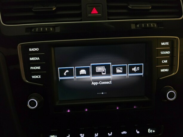 volkswagen-golf-vii-plug-in-petrol-2017-big-29