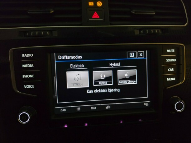 volkswagen-golf-vii-plug-in-petrol-2017-big-26