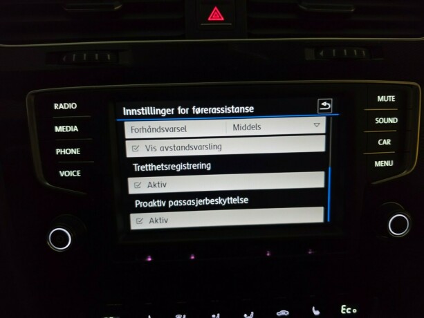 volkswagen-golf-vii-plug-in-petrol-2017-big-35