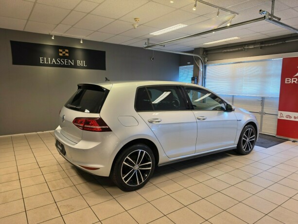 volkswagen-golf-vii-plug-in-petrol-2017-big-4